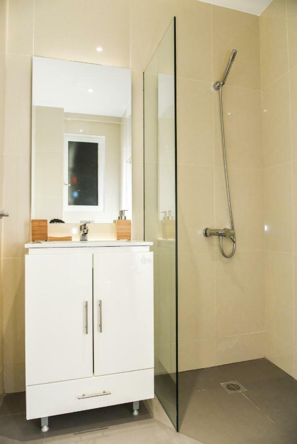Warm Apartment At Exarchia 1 Bed 2 Pers เอเธนส์ ภายนอก รูปภาพ